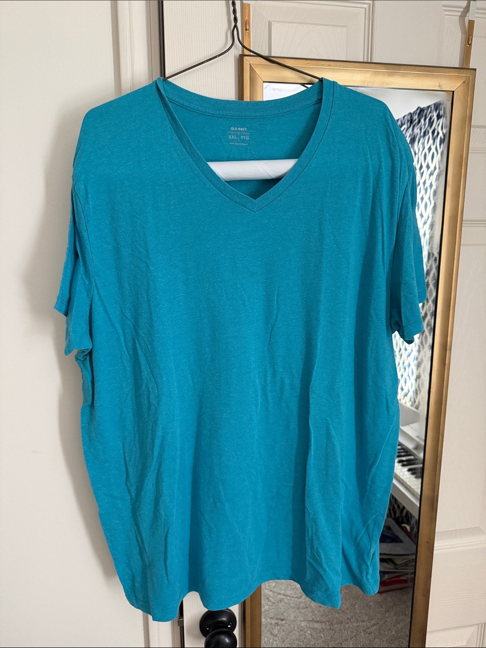 Old Navy Menās Teal V-Neck Short Sleeve Tee